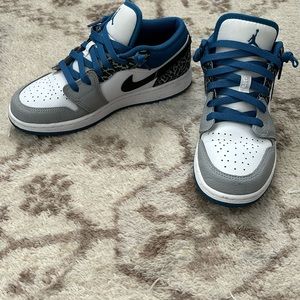 Nike Air Jordan 1 Low SE True Blue White Elephant Print